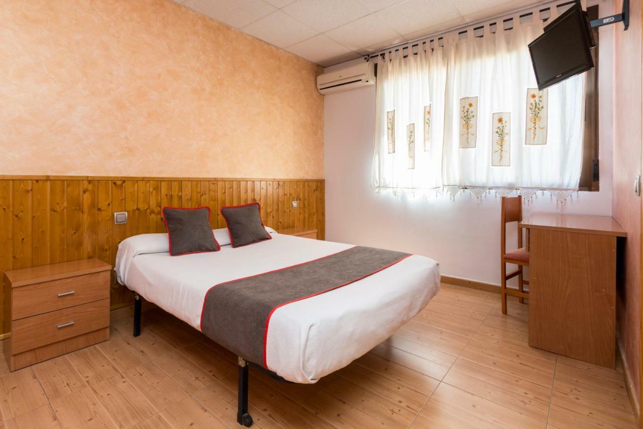 Oyo Hotel Los Alamos Plasencia Esterno foto