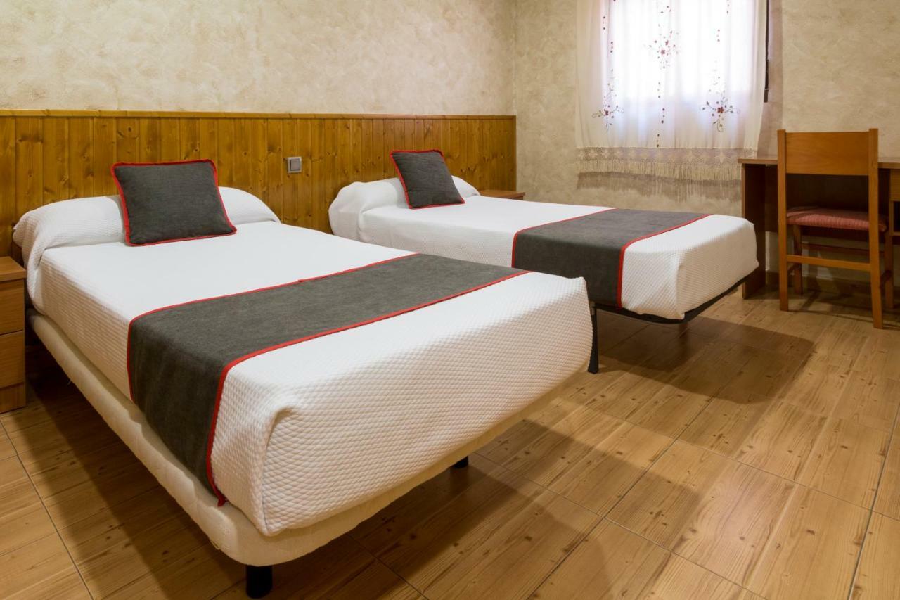 Oyo Hotel Los Alamos Plasencia Esterno foto