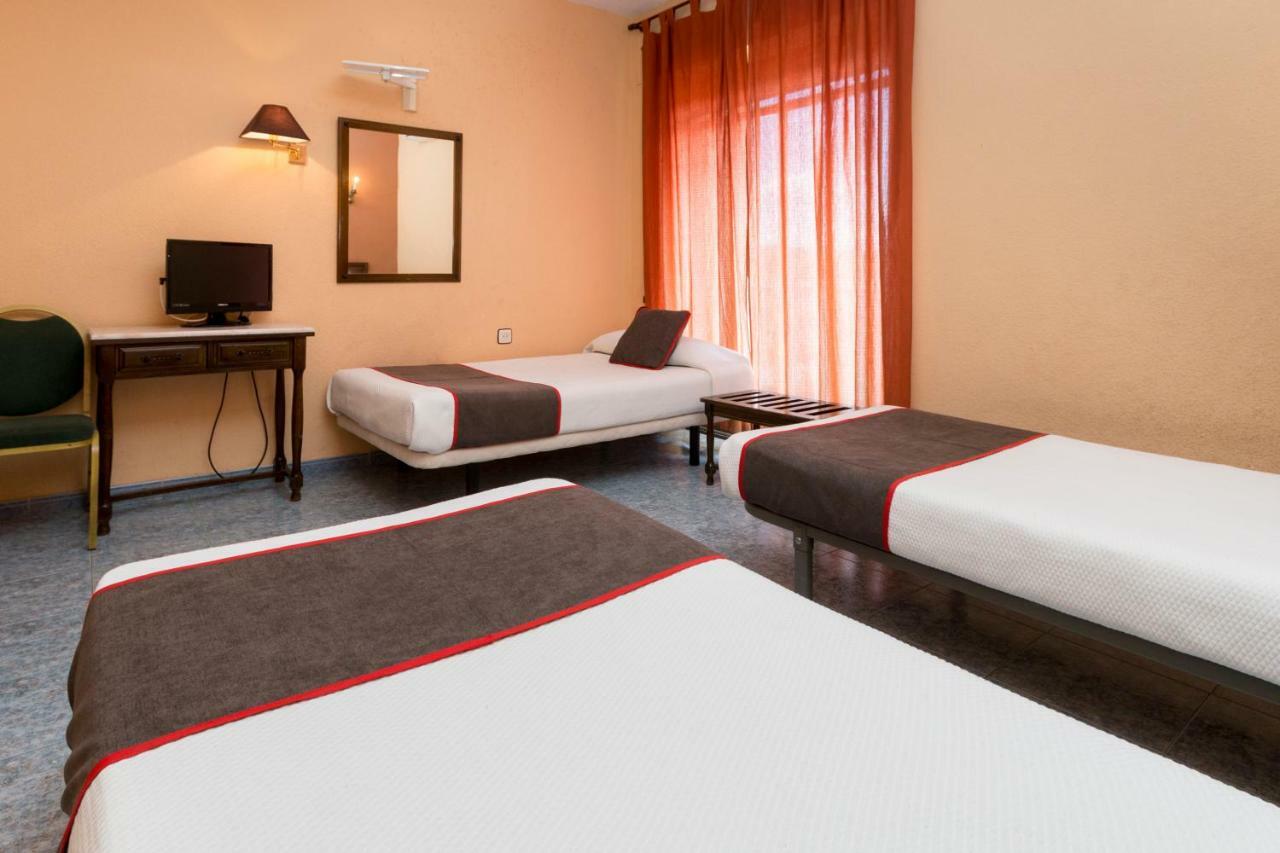 Oyo Hotel Los Alamos Plasencia Esterno foto
