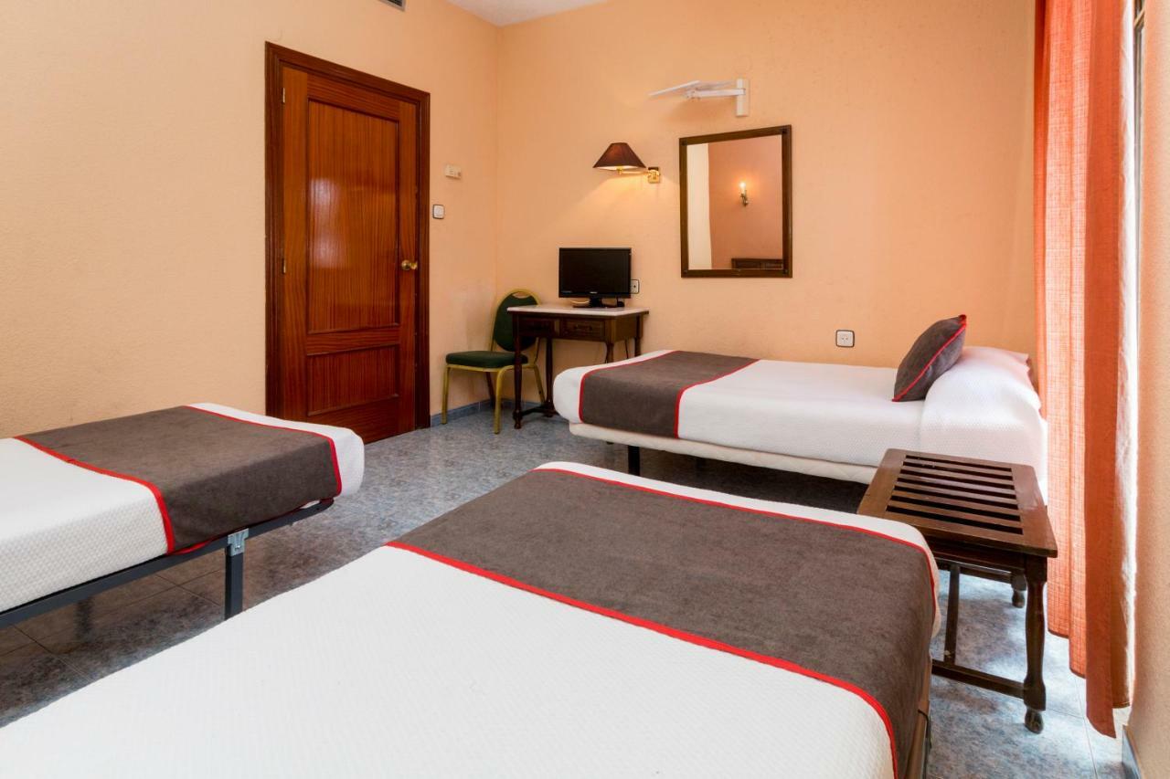 Oyo Hotel Los Alamos Plasencia Esterno foto